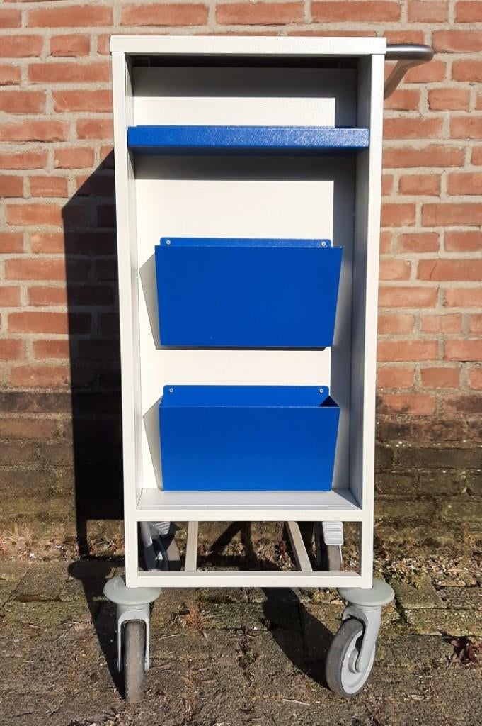 Vintage zusterkast. Merk: Snijders. 108,5 cm. hoog., Ophalen