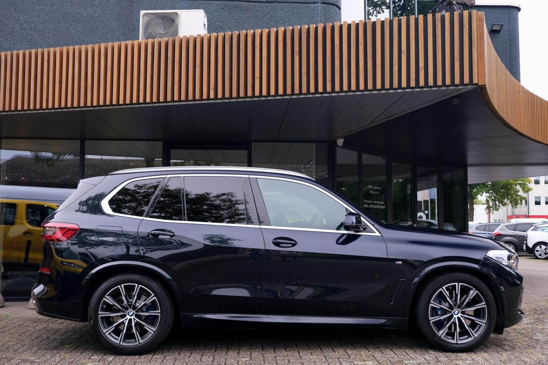BMW X5 xDrive45e High Executive|Rijklaar!|M-Sport|Achterasbe, Auto's, Dealer onderhouden, Gebruikt, 394 pk, Zwart
