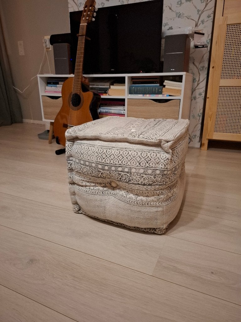 Poef (boho gehaakt/geweven) – 40x40 cm, Huis en Inrichting, Ophalen of Verzenden, Zo goed als nieuw, Beige, Zitzak