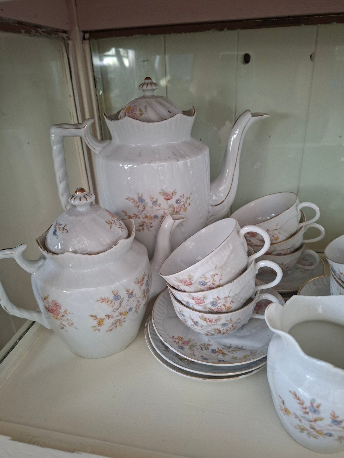 porseleinen koffie/thee servies in bijbehorende kast, Ophalen of Verzenden