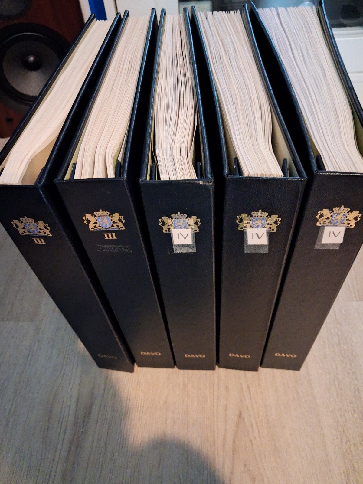 5x gewatteerde Davo albums met verschillend gevulde verzamel, Postzegels en Munten, Postzegels | Volle albums en Verzamelingen