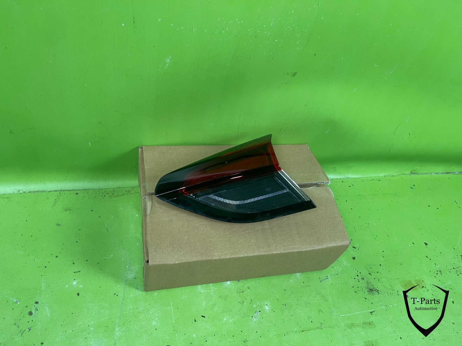 opel corsa F 19 + achterlicht rechts achter 9830096180