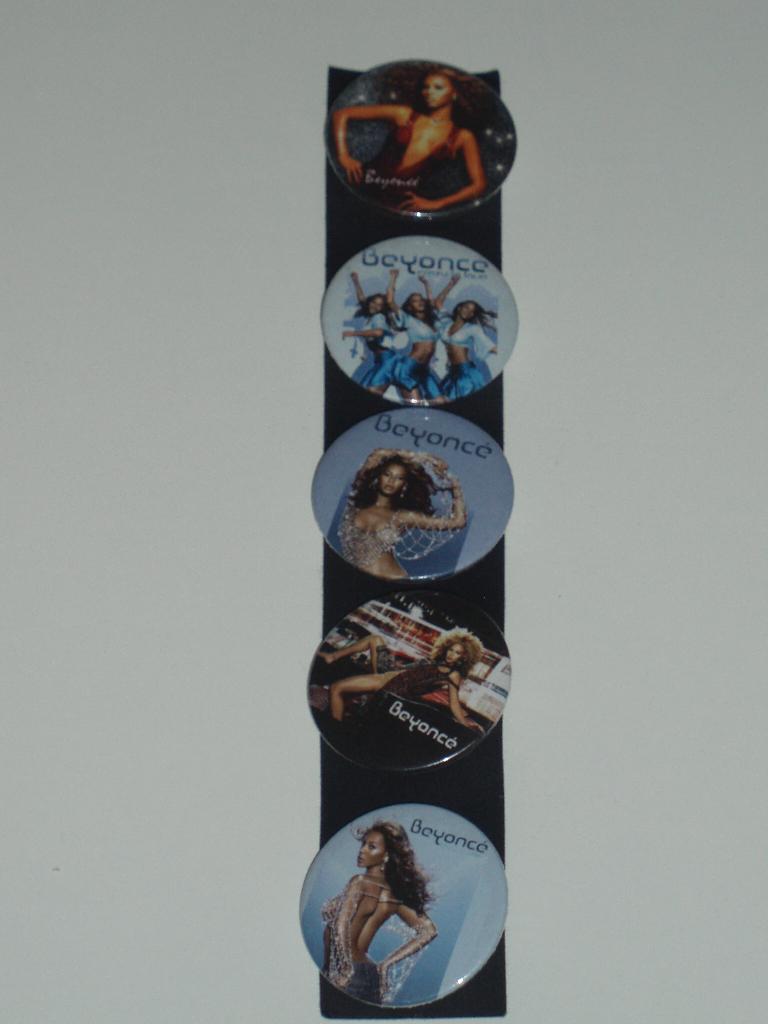 BEYONCE buttons - set van 5 verschillende buttons - NIEUW, Ophalen of Verzenden, Nieuw, Overige typen