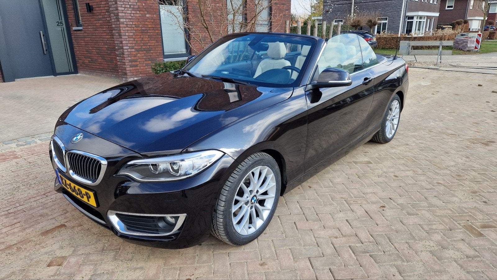 BMW 2-Serie 2.0 220I Cabrio AUT 2016 Bruin, Auto's, 1998 cc, Achterwielaandrijving, Beige, 4 cilinders