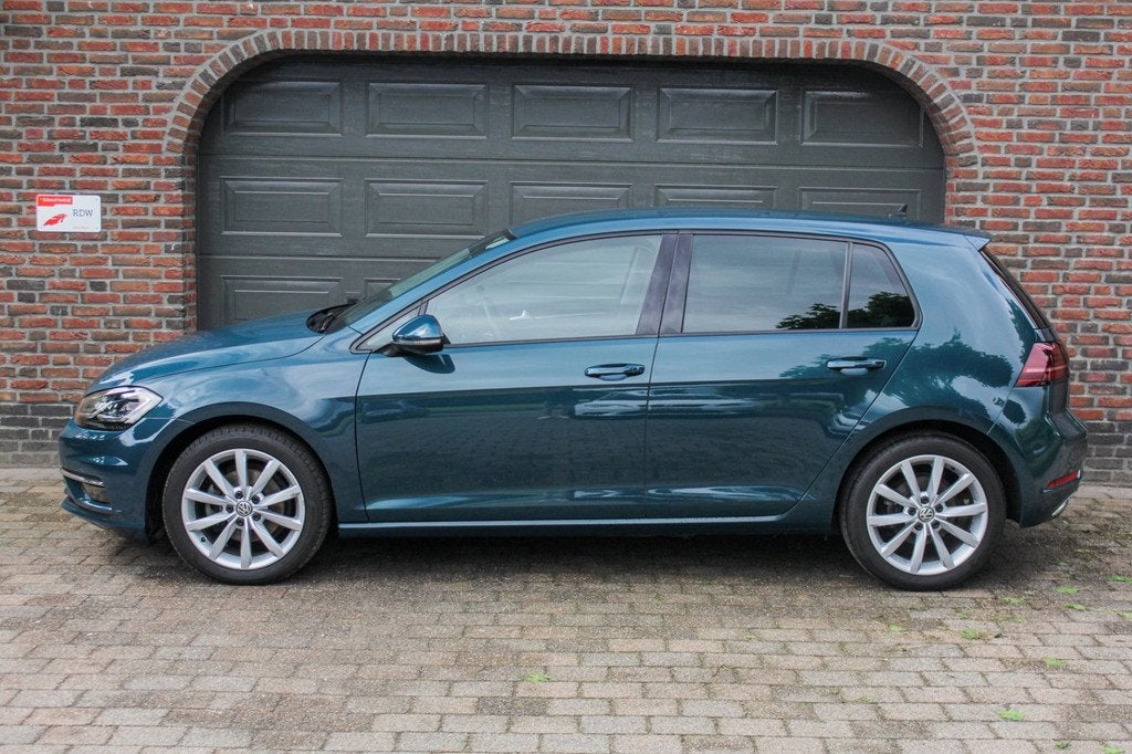 Volkswagen GOLF 1.4 TSI Highline Business R - ACC - trekhaak, Voorwielaandrijving, Gebruikt, Euro 6, 4 cilinders