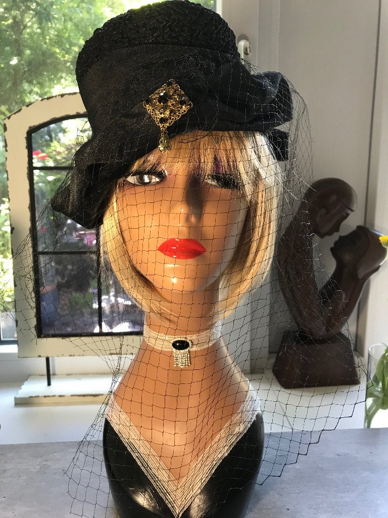 Prachtige mannequin paspophoofd met buste pruik hoed voile, Ophalen of Verzenden