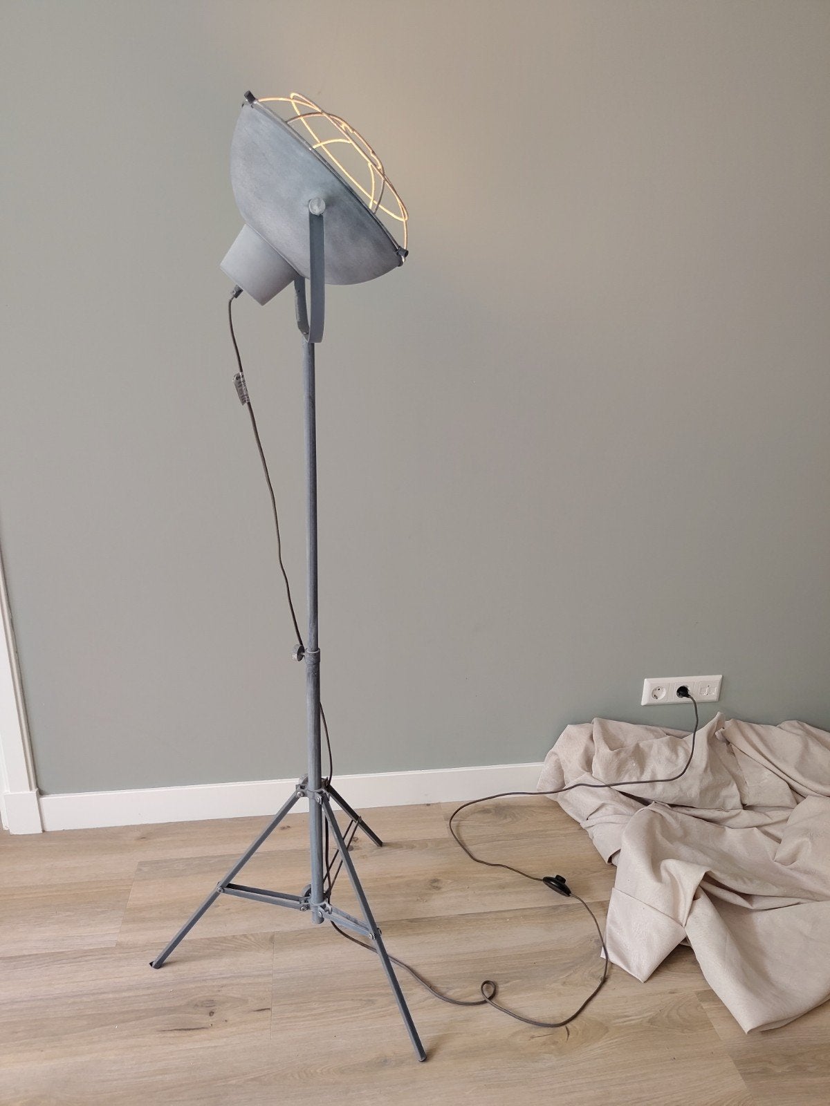 Industriële Vloerlamp Staande Lamp Grijs, Ophalen, Gebruikt, E27 (groot), Metaal