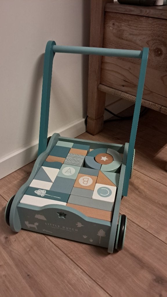 Little Dutch blokkenwagen - blauw, Kinderen en Baby's, Speelgoed | Houten speelgoed, Ophalen, Zo goed als nieuw, Duw- of Trekspeelgoed