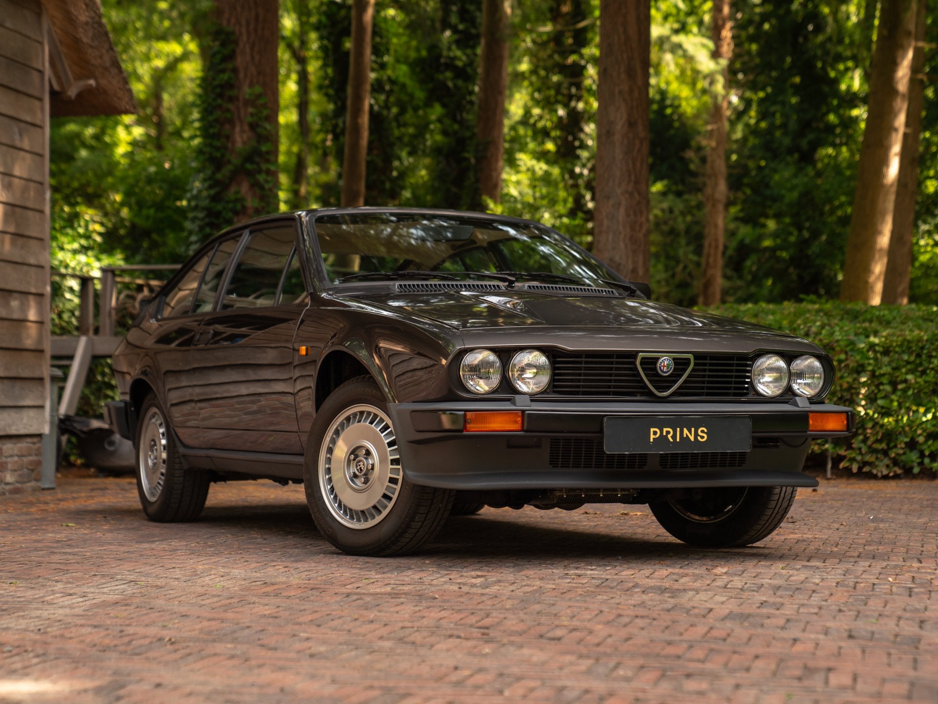 Alfa Romeo GTV 2.5 V6 | Nederlands geleverd (bj 1982), Origineel Nederlands, Bedrijf, Handgeschakeld, Grijs