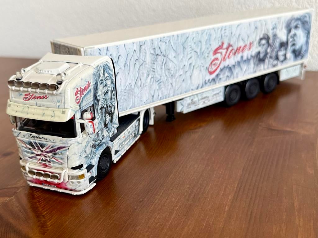 WSI,Jens Nössler:The Rolling Stones”Satisfaction”Scania R480, Ophalen of Verzenden, Zo goed als nieuw, Bus of Vrachtwagen, Wsi