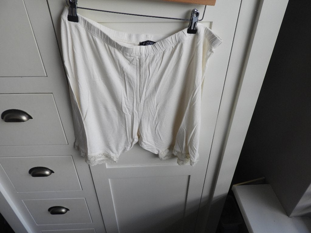 Dames korte broek voor onder  rok of jurk. Maat 48, Beige, Ophalen of Verzenden, Zo goed als nieuw, Norah