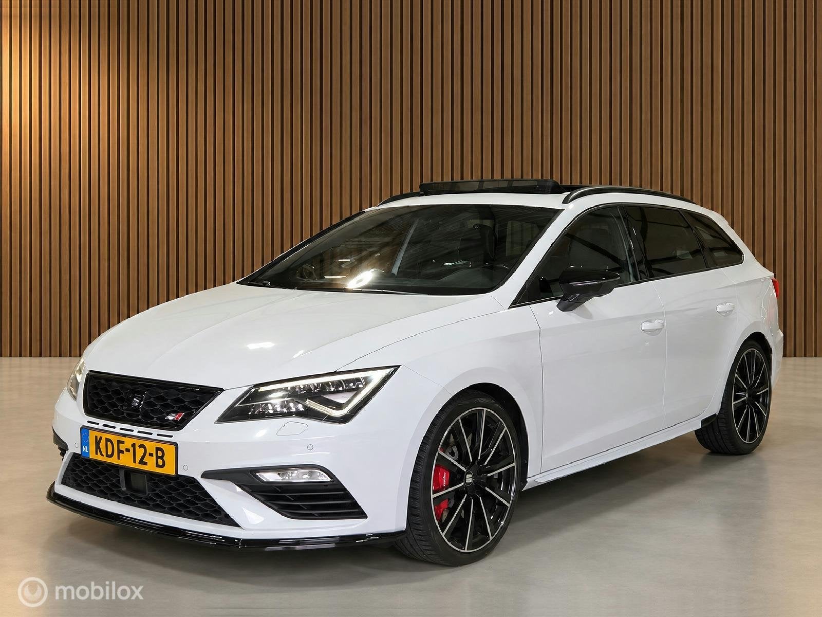 Seat Leon ST 2.0 TSI CUPRA 300 |PANO|CARPLAY|Brembo|Dealer o, Auto's, Dealer onderhouden, 15 km/l, Gebruikt, 4 cilinders