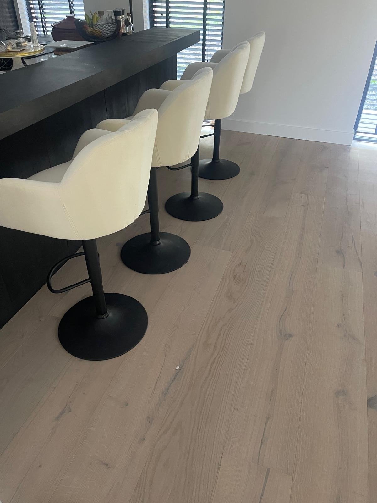 4x Moderne beige fluwelen barkrukken draaibaar & verstelbaar, Ophalen, In hoogte verstelbaar, 60 tot 90 cm, Nieuw