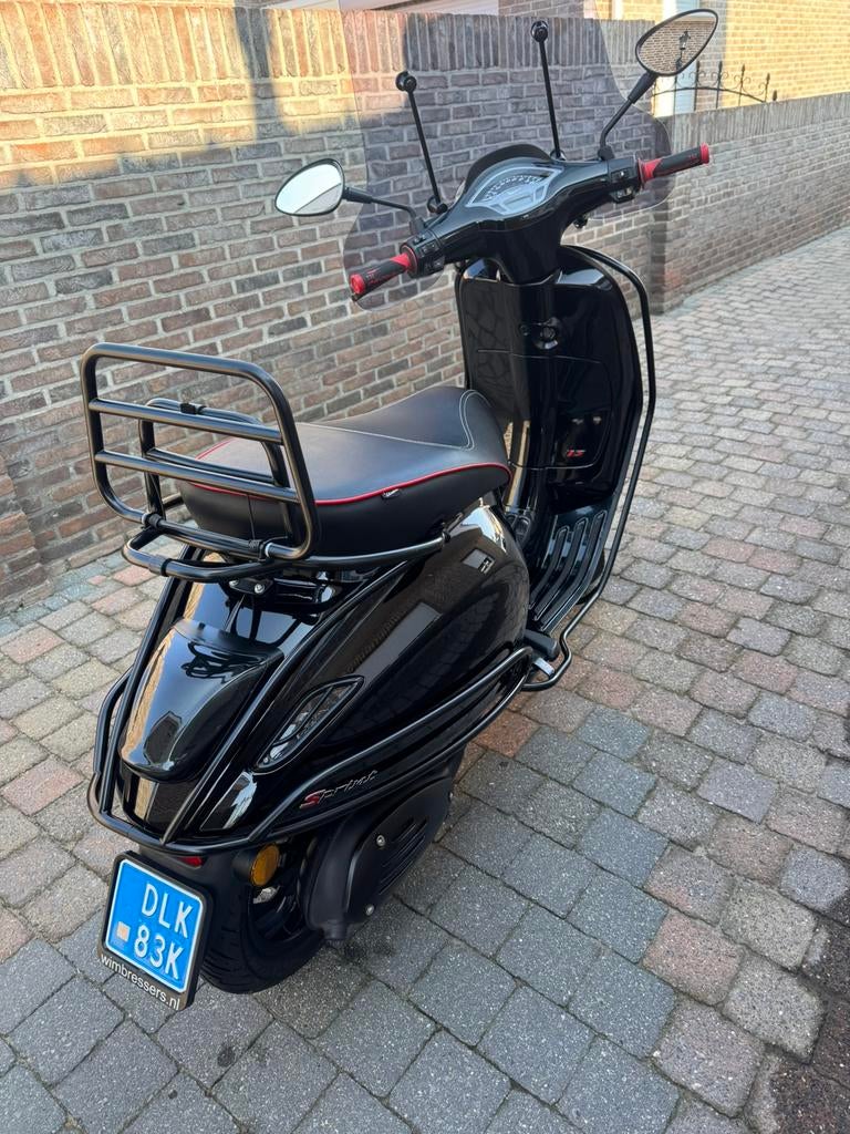 Vespa sprint, Ophalen, Zo goed als nieuw, Benzine