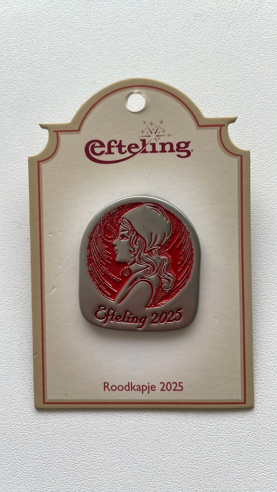 Efteling pin Roodkapje 2025 op kaartje EPP 482, Ophalen of Verzenden, Nieuw, Button of Speldje