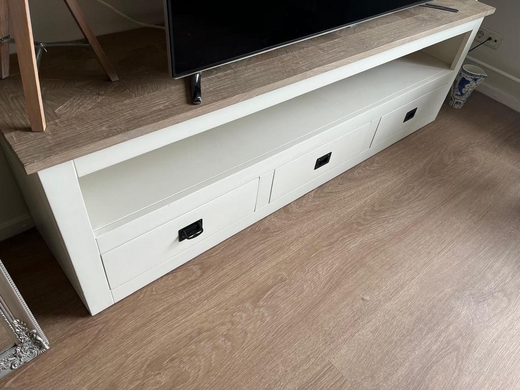 Stevig TV meubel gebroken wit met licht hout (z.g.a.n.), Huis en Inrichting, Kasten | Televisiemeubels, Ophalen, 150 tot 200 cm