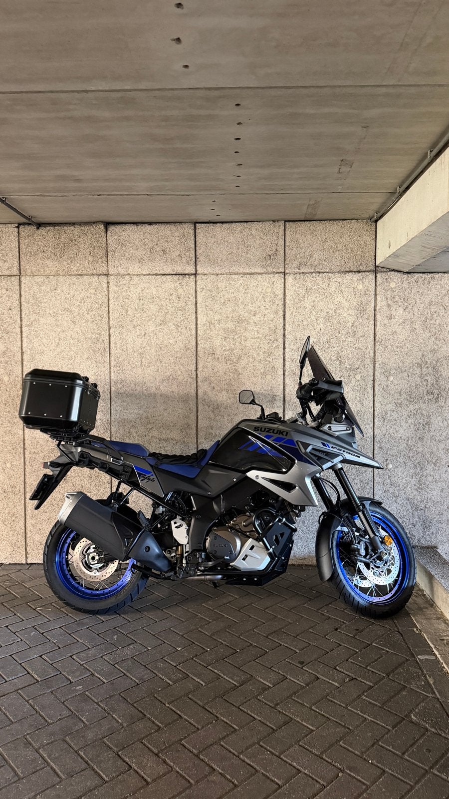 Suzuki V-Strom 1050XT 2022 (8K KM) - Absolute nieuwstaat, Motoren, Traction Control, 2 cilinders, Motorrijbewijs A, Gebruikt