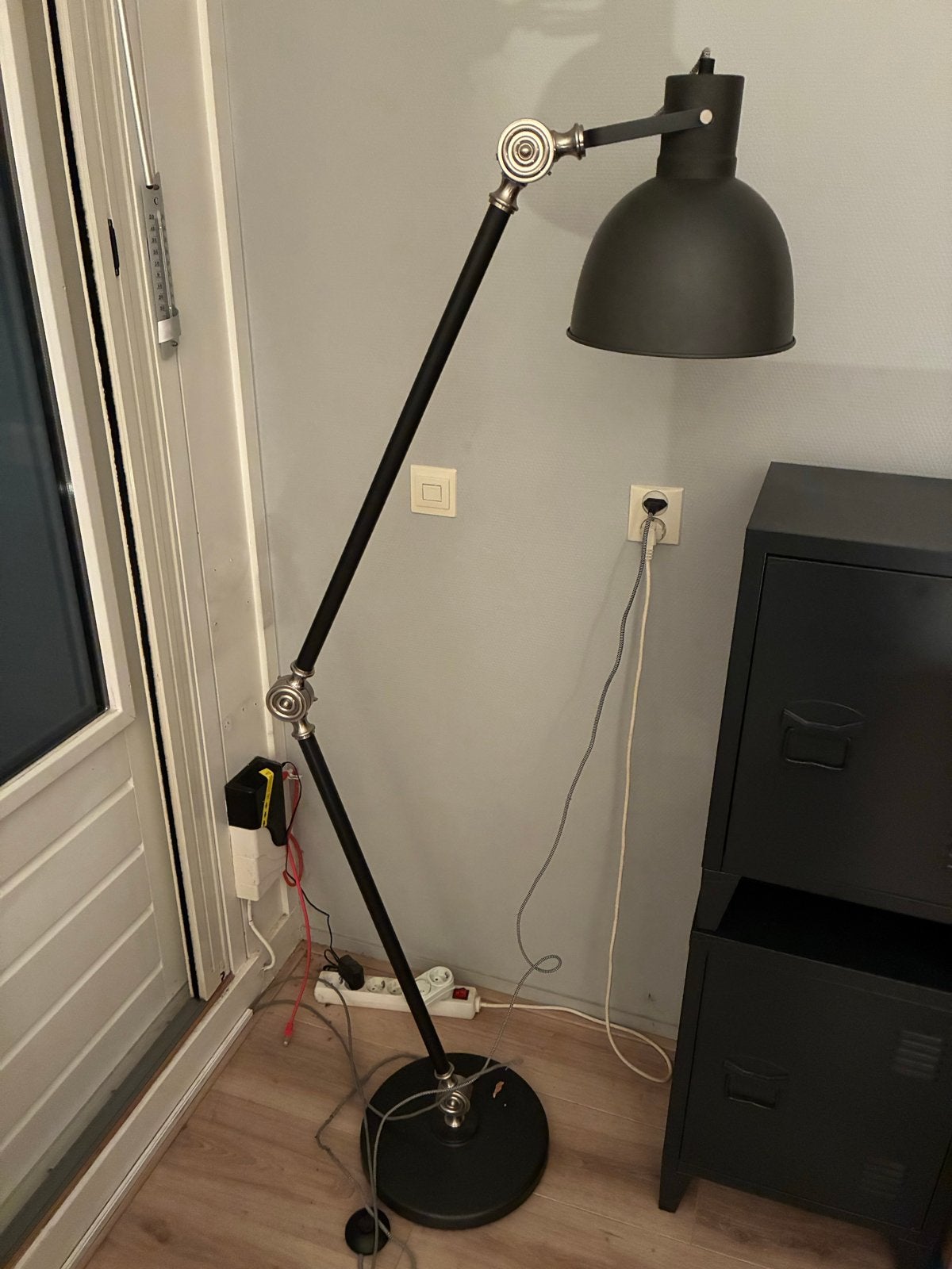 Grote zwarte vloerlamp met verstelbare arm, Ophalen, Gebruikt, E27 (groot), Metaal