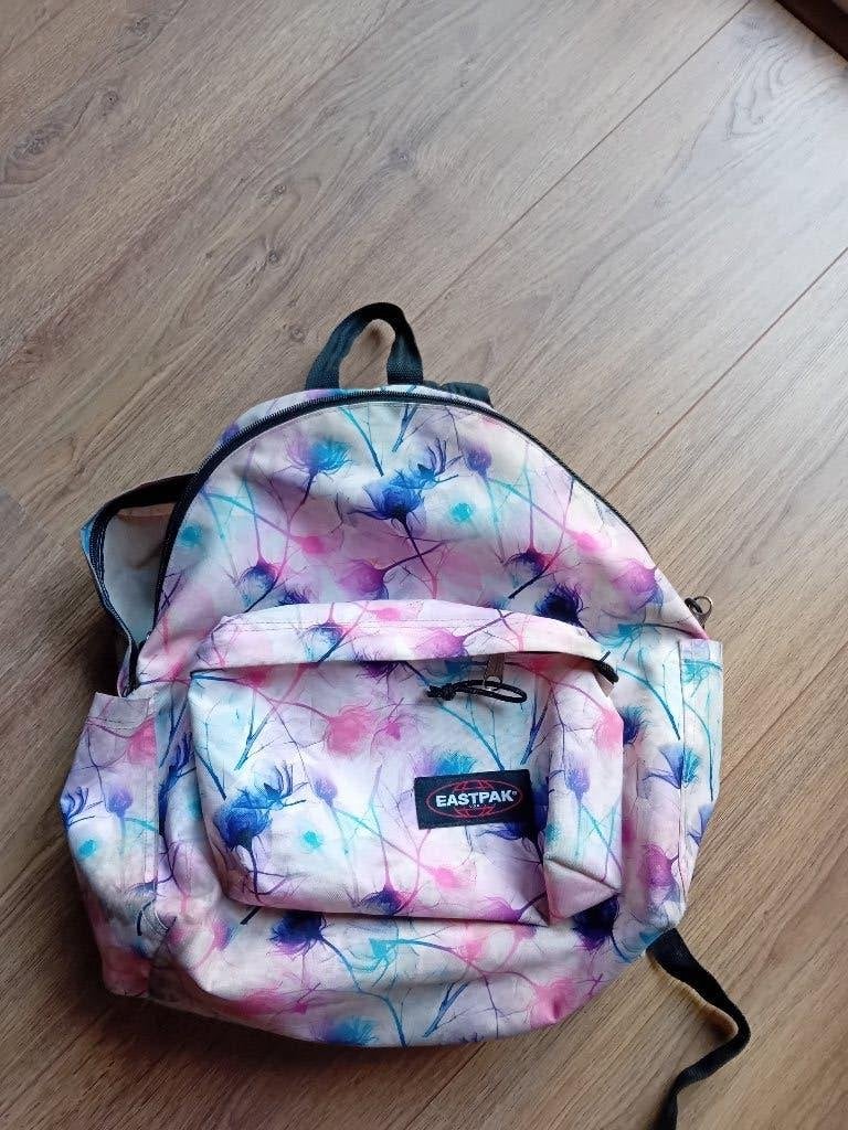 Eastpak bloemen rugtas 24 liter, Sieraden, Tassen en Uiterlijk, Tassen | Rugtassen, Ophalen, 25 tot 40 cm, Zo goed als nieuw, Waterdicht
