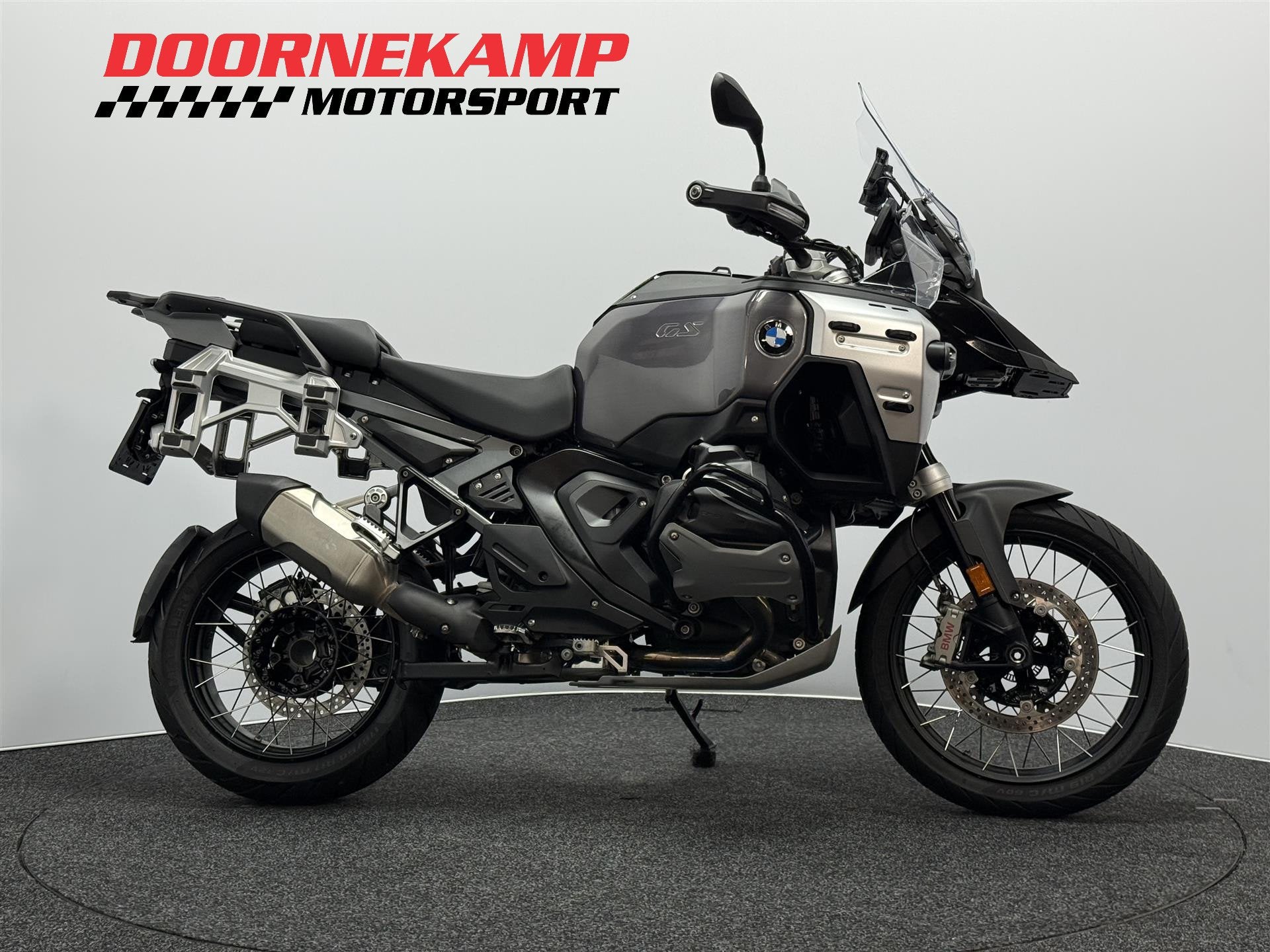 BMW R 1300 GS ADVENTURE TRIPLE BLACK EDITION (bj 2024), Motoren, Verkoop@doornekampmotorsport.nl, Meer dan 35 kW, Toermotor, Cruise Control