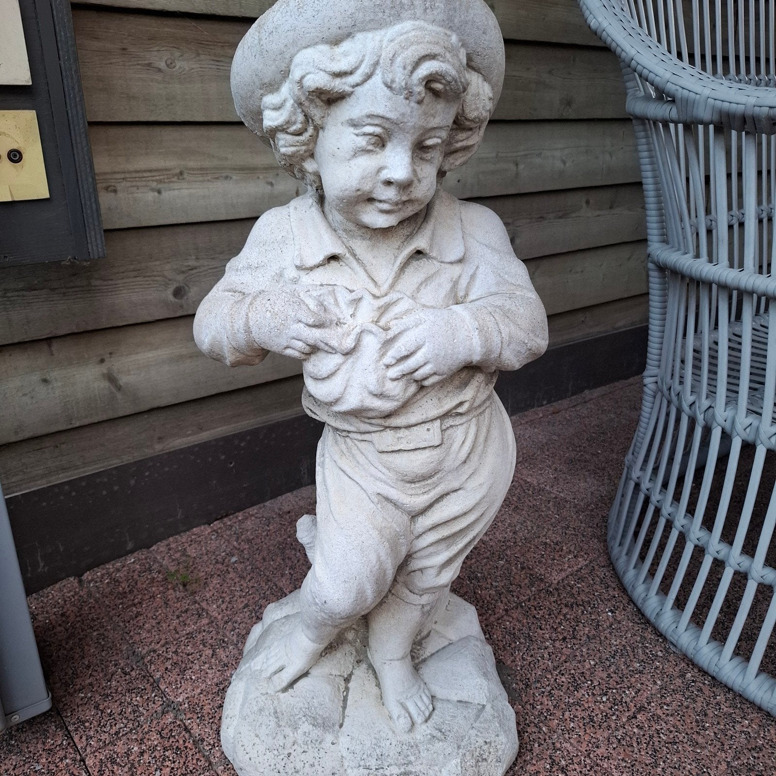 Vintage stenen beeld van jongen met hoed, Tuin en Terras, Ophalen, Gebruikt, Beton, Mensenbeeld