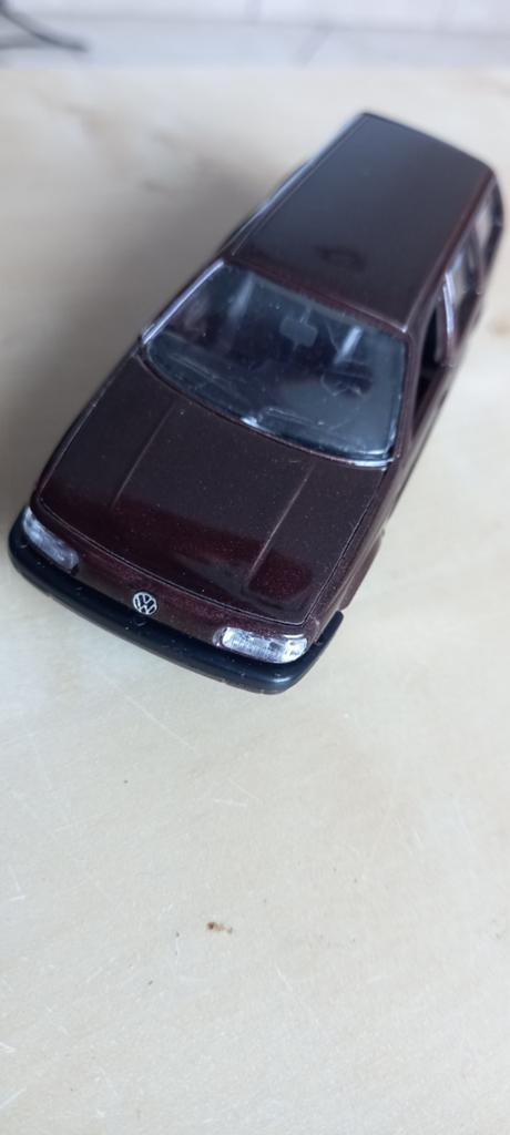 Schakak 1.43 Volkswagen Passât SW bruin, Hobby en Vrije tijd, Modelauto's | 1:43, Ophalen of Verzenden, Nieuw, Auto, Overige merken