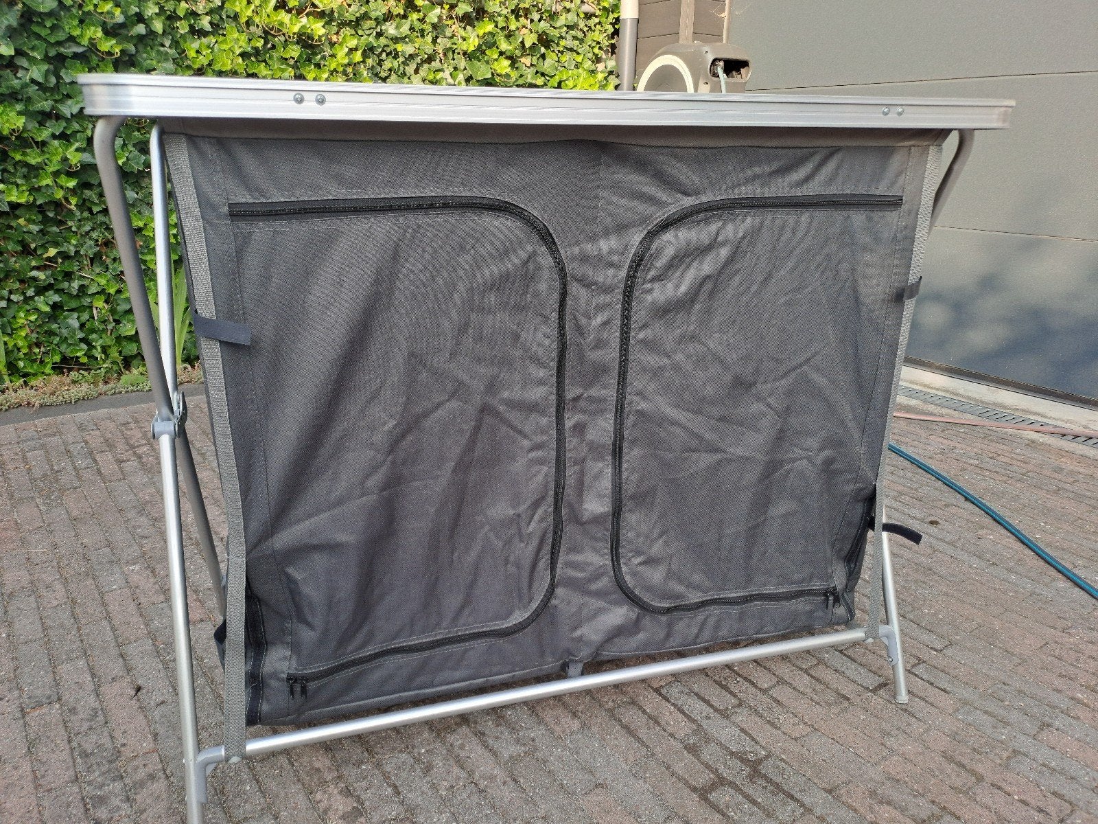 Opvouwbare campingkast met planken - Zo goed als nieuw, Caravans en Kamperen, Kampeeraccessoires, Zo goed als nieuw, Ophalen