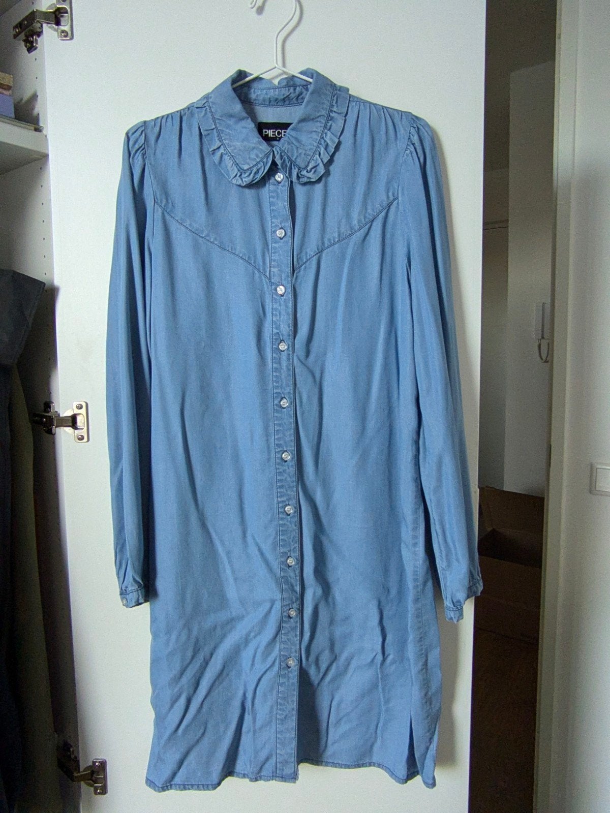 Pieces spijkerjurk met ruches kraag - Maat M, Maat 38/40 (M), Blauw, Ophalen of Verzenden, Zo goed als nieuw