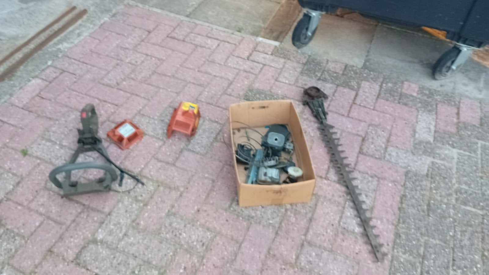 husqvarna 225H75 heggeschaar in onderdelen, Ophalen, Husqvarna