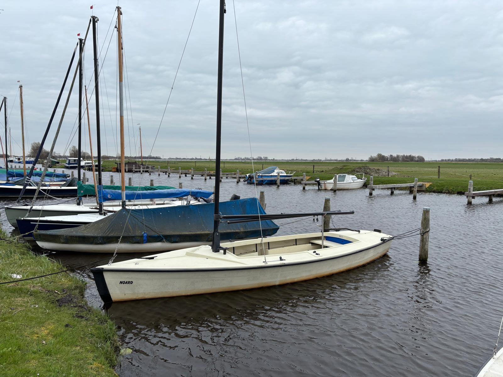 Polyvalk zeilboot, Ophalen, Zo goed als nieuw, Grootzeil