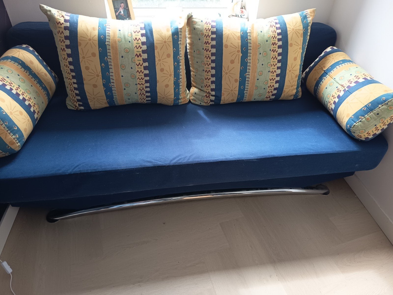 Comfortabele blauwe slaapbank met kussens, Huis en Inrichting, Banken | Bankstellen, Gebruikt, Modern, functioneel, 150 tot 200 cm