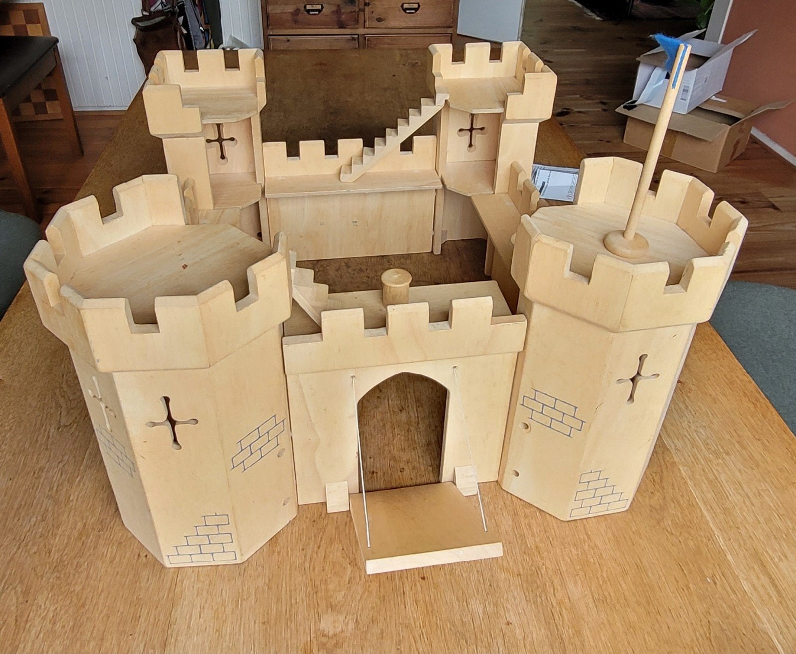 Groot houten speelkasteel met torens en ophaalbrug, Ophalen of Verzenden, Gebruikt, Jongen of Meisje