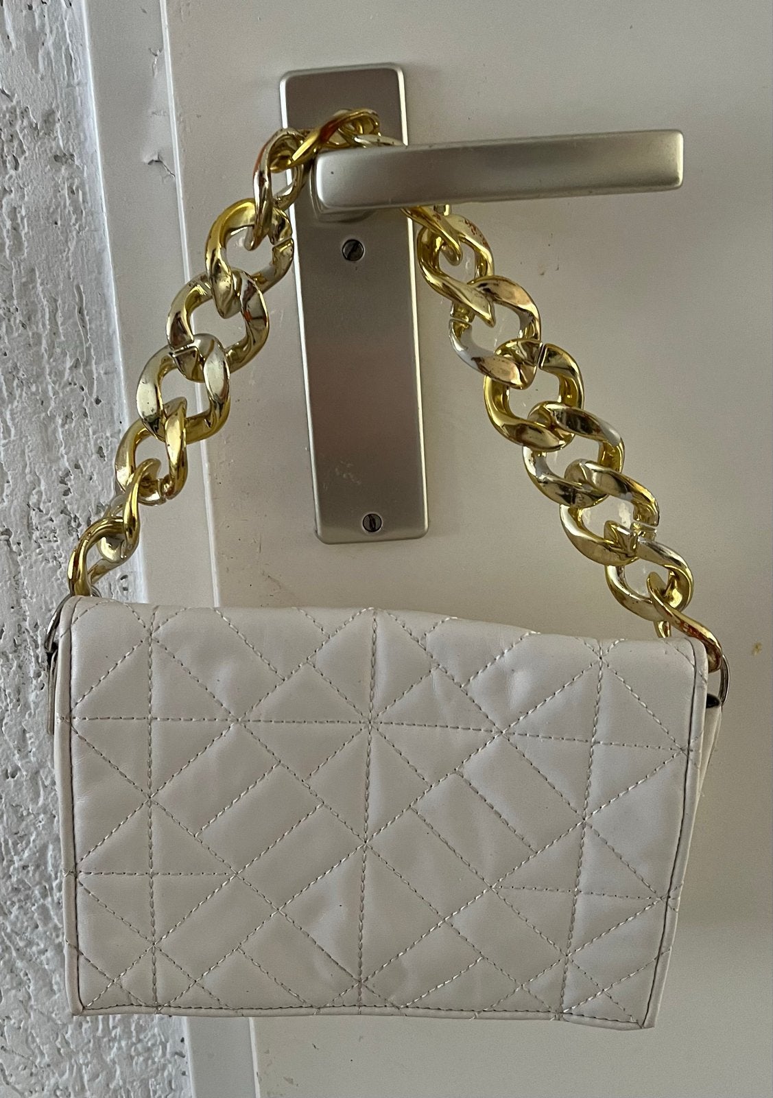 Witte handtas met gouden ketting, Ophalen of Verzenden, Gebruikt, Wit