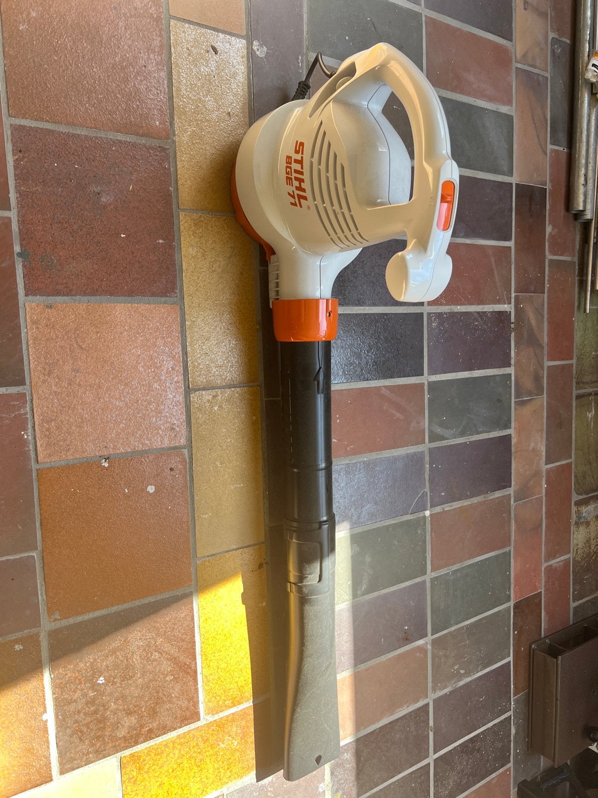 Stihl BGE 71 Elektrische Bladblazer - Zo goed als nieuw, Ophalen of Verzenden, Zo goed als nieuw, Elektrisch, Handgedragen