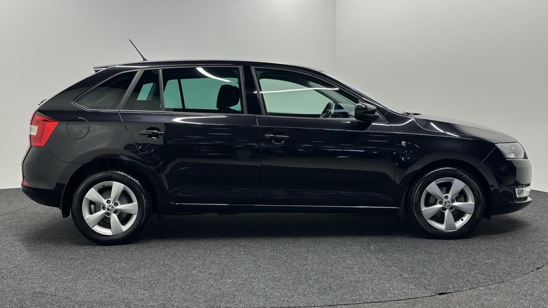 Foto 9 van Skoda Rapid 1.2 TSI Greentech Active AIRCO NAVI CRUISE LM 71