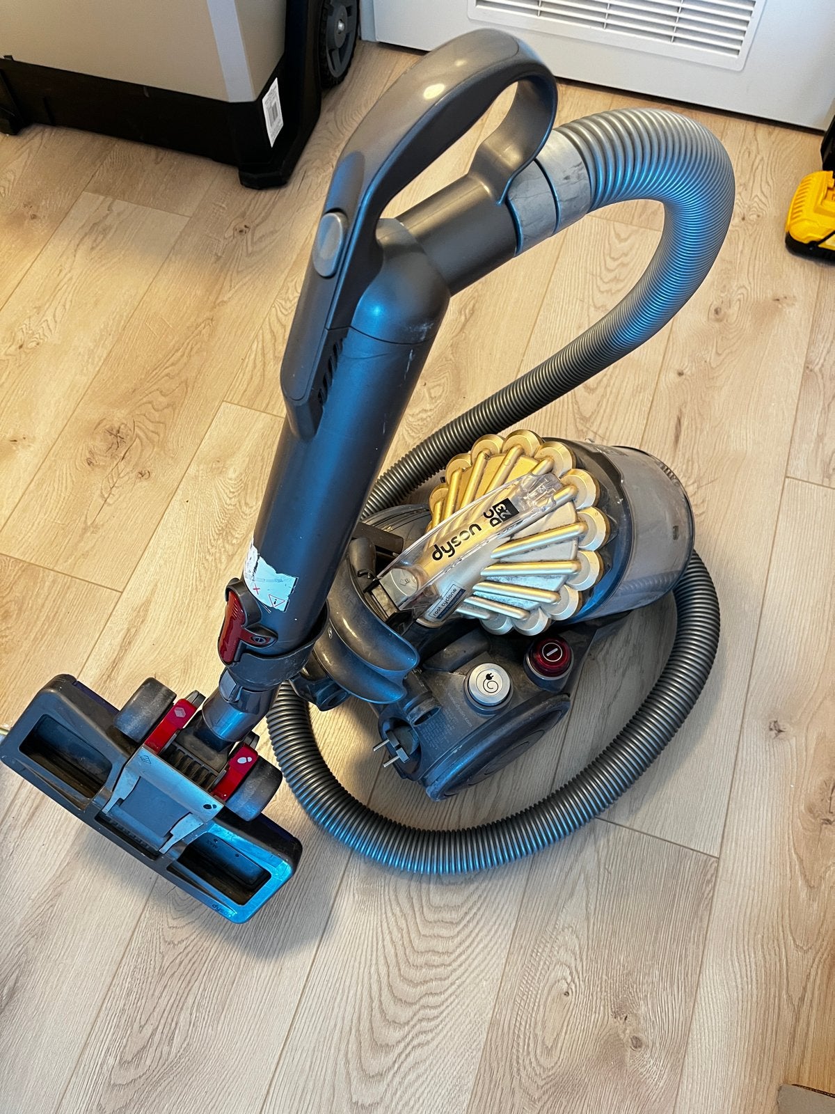 Dyson DC23 Sledestofzuiger - Krachtige Cycloon Technologie, Ophalen, Gebruikt, Dyson, Sledestofzuiger