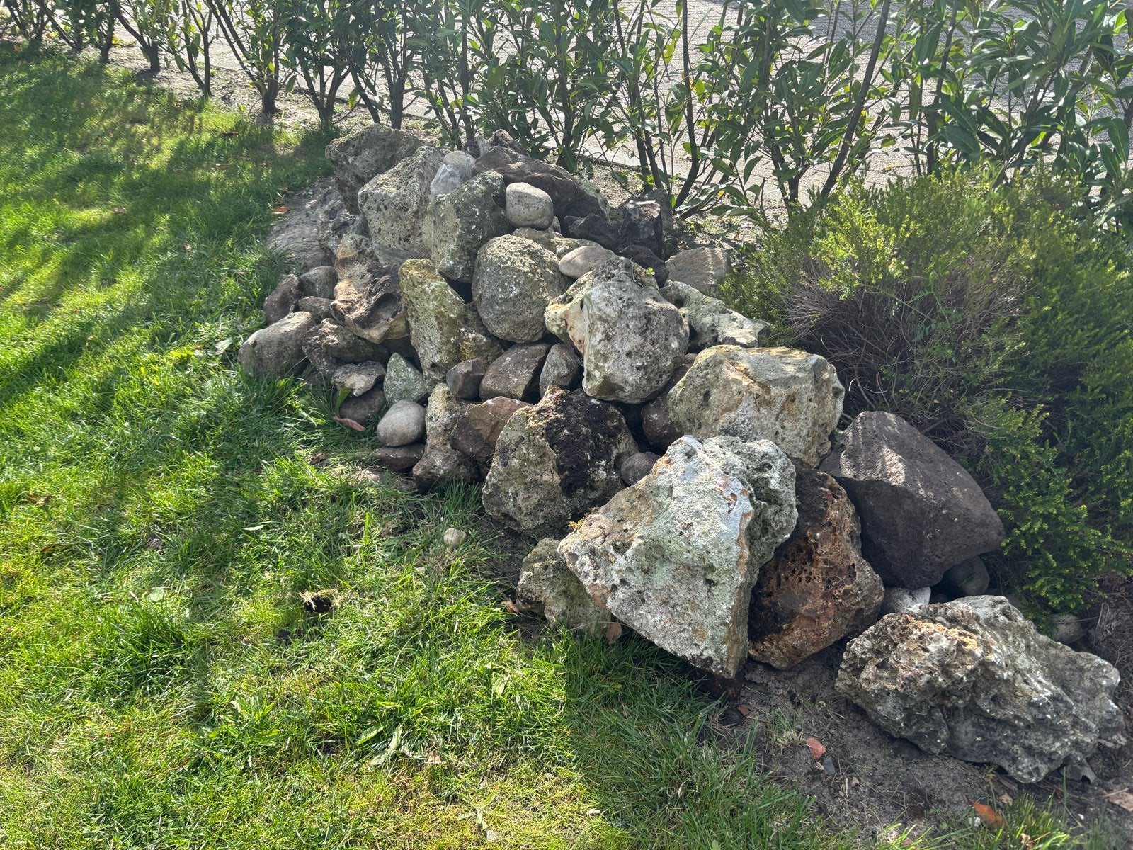 Grote partij natuurstenen rotsen en keien voor tuin, Ophalen, Gebruikt, Kei, Lava