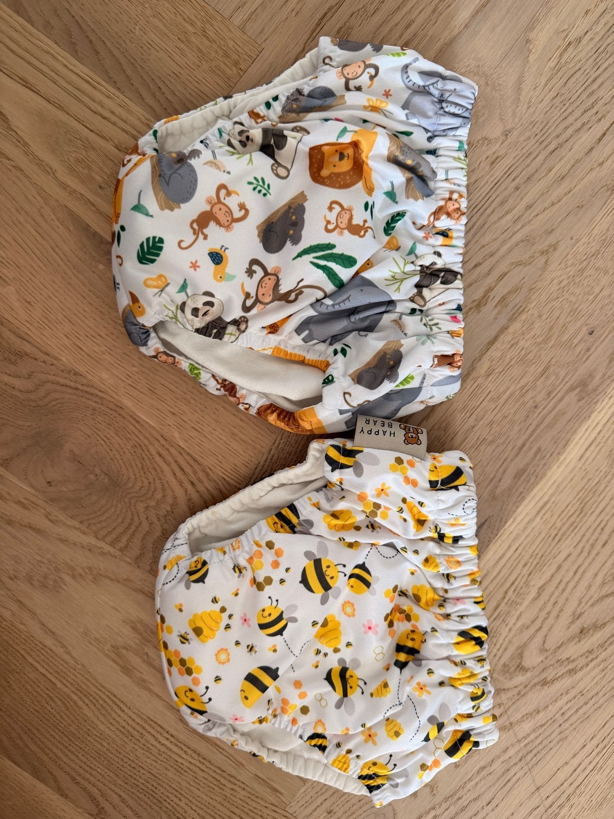 2 Happy Bear wasbare luiers - Jungle en Bijen print, Ophalen of Verzenden, Gebruikt, Jongetje of Meisje