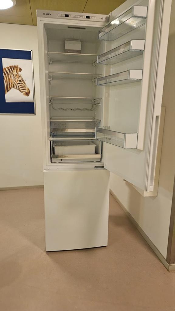 Bosch KGE39AWCA - Serie 6 - koelvriescombinatie, Witgoed en Apparatuur, Koelkasten en IJskasten, 200 liter of meer, Met aparte vriezer