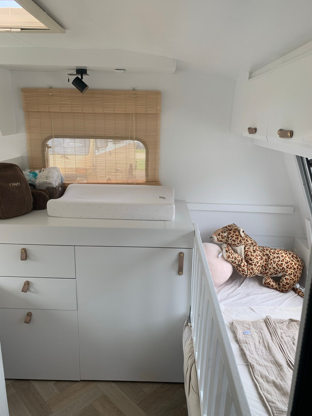 Caravelair Bamba 330 1990 - met voortent en fietsenrek, Caravans en Kamperen, Koelkast, Omvormbare zithoek, Treinzit, Particulier