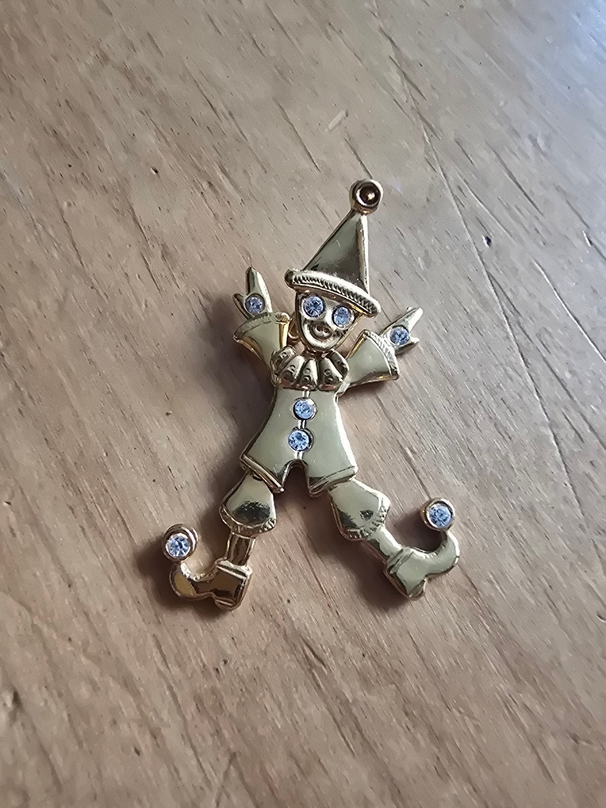 Gouden clown broche met strass steentjes, Overige materialen, 4 tot 7 cm, Gebruikt, Ophalen of Verzenden