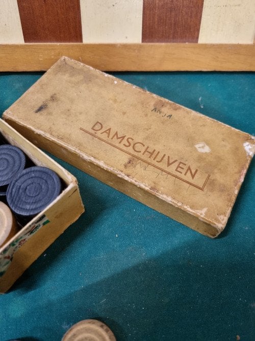 dambord met houten schijven vintage, Hobby en Vrije tijd, Ophalen of Verzenden, 'T Olde Gre-j, Info@toldegrej.nl, Endepoelstraat 20f Didam