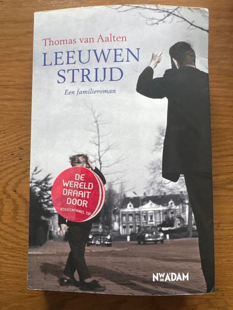 Leeuwenstrijd - Thomas van Aalten (Familieroman), Ophalen of Verzenden, Gelezen, Nederland