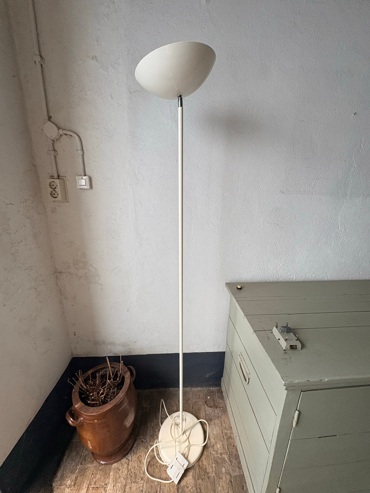 Witte vloerlamp met uplight, modern design, Huis en Inrichting, Ophalen, Gebruikt, G13 (TL), Metaal