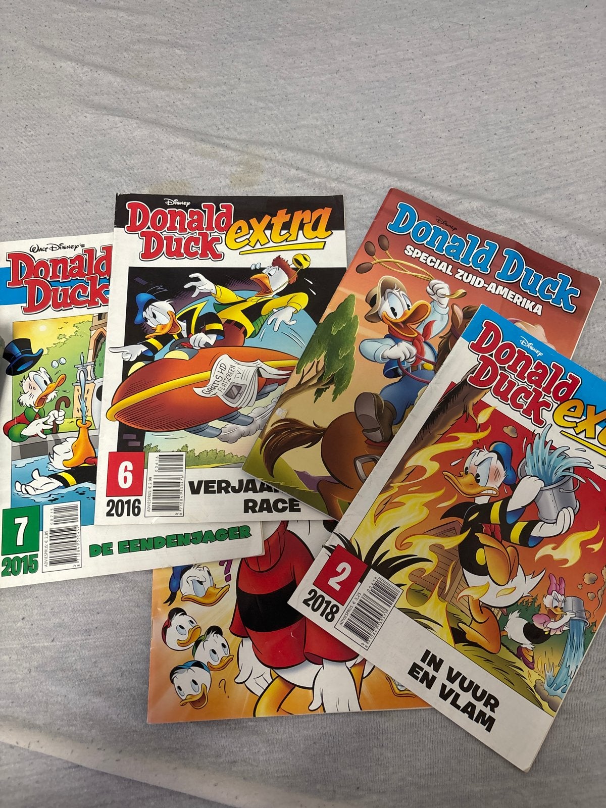 Donald Duck Extra en Donald Duck Special Zuid-Amerika, Boeken, Meerdere stripboeken, Ophalen, Gelezen