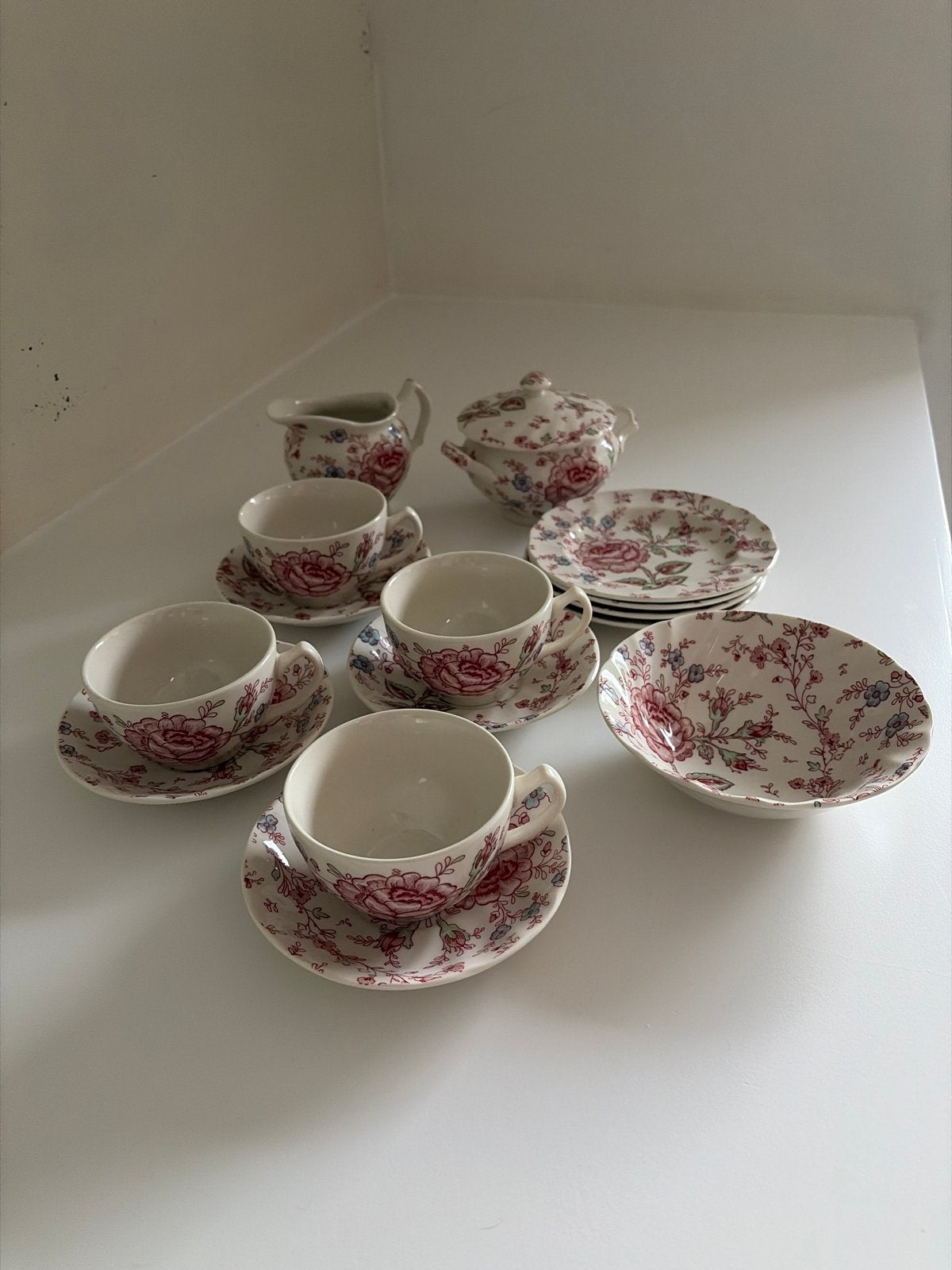 Johnson Bros Rose Chintz theeservies set, Overige merken, Klassiek, Ophalen of Verzenden, Zo goed als nieuw