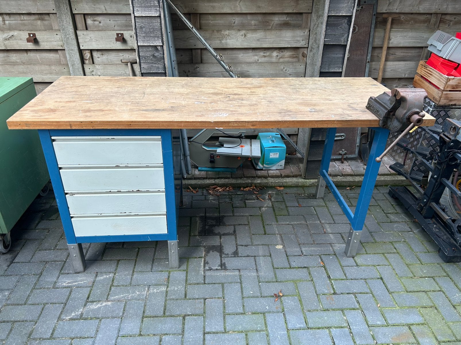 Werkbank met metalen ladekast en bankschroef van overtoom, Ophalen, Gebruikt, 170 cm of meer, Bankschroef