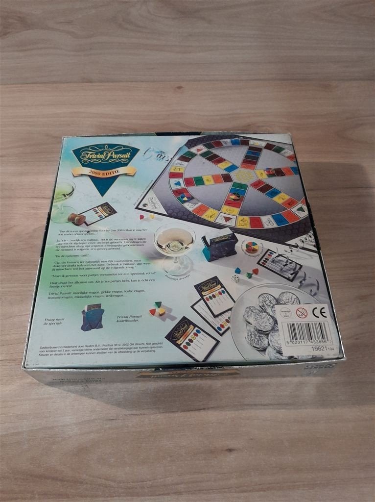 trivial pursuit - 2000 editie - triviant - s5472, Hobby en Vrije tijd, Gezelschapsspellen | Bordspellen, Verzenden, Zo goed als nieuw