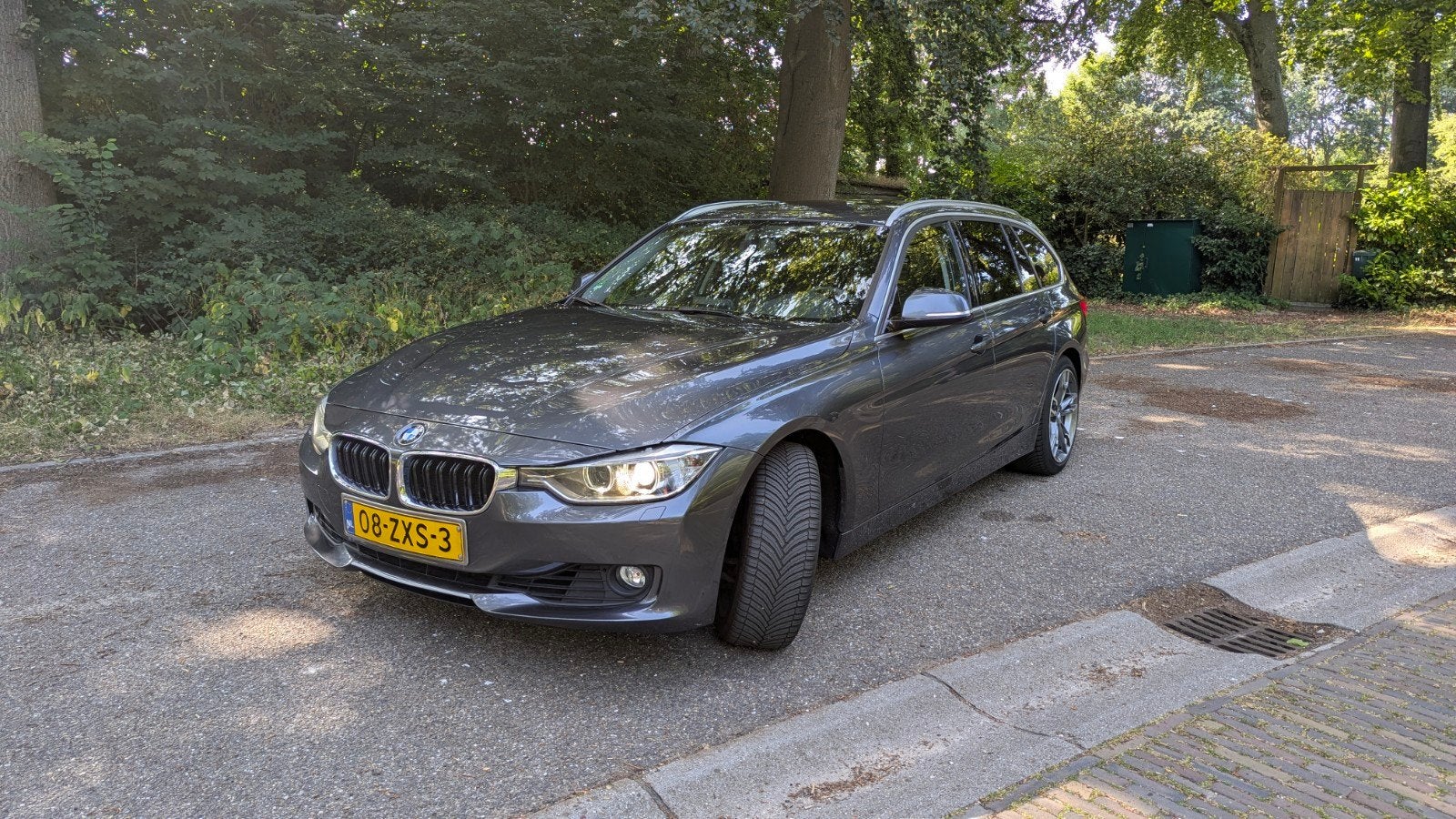 BMW 320i (automaat, high executive), Automaat, Euro 5, Achterwielaandrijving, Zwart