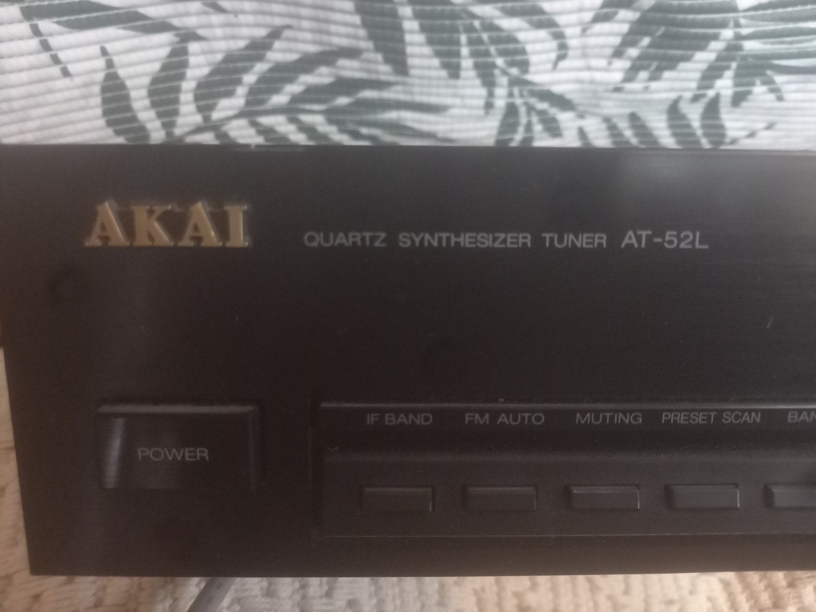 AKAI Quartz Synthesizer Tuner AT-52L, Ophalen of Verzenden, Gebruikt, Analoog
